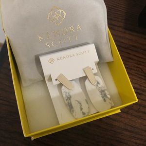 Howlite Aragon earrings